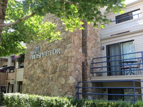 Apartamentos Prospector Condos