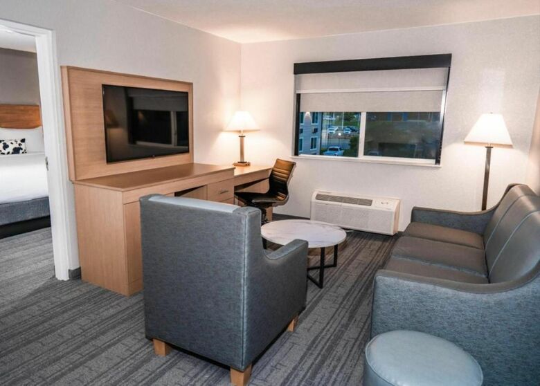 Hotel Days Inn & Suites West/golden