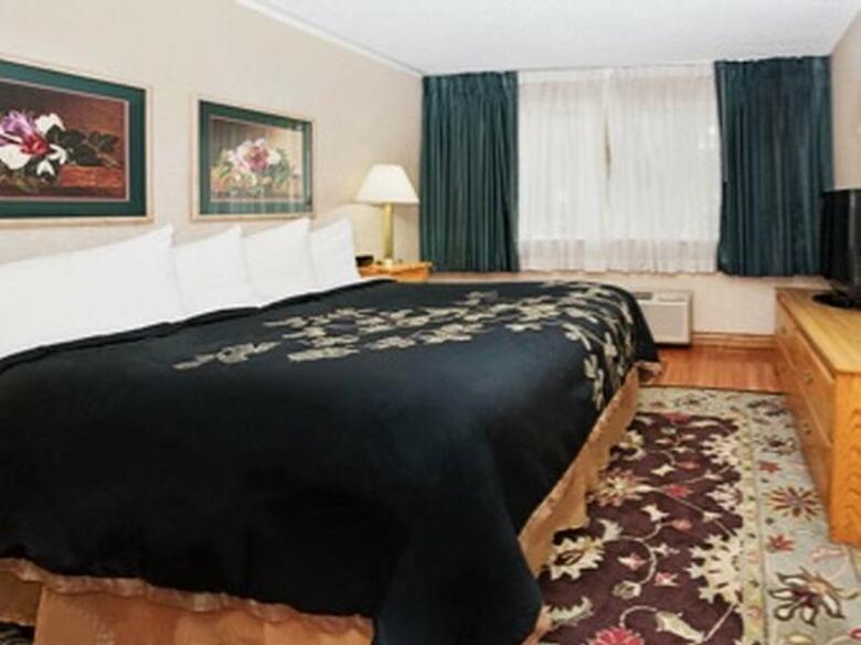 Hotel Days Inn & Suites West/golden