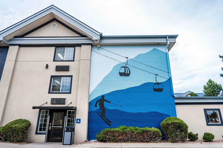 Hotel Days Inn & Suites West/golden