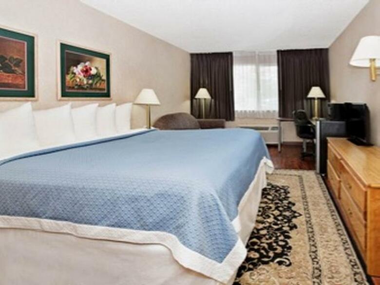 Hotel Days Inn & Suites West/golden
