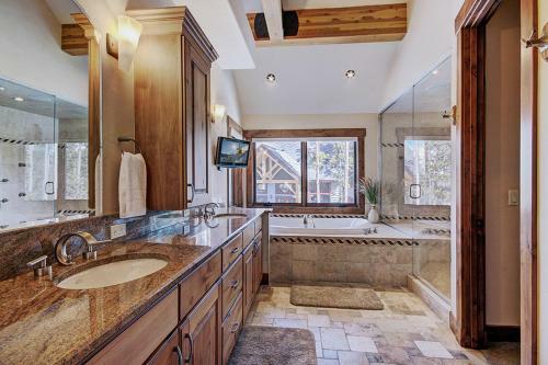 Mountain Majesty Manor