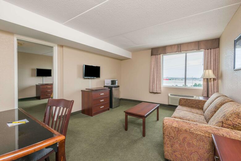 Hotel Super 8 Mississauga