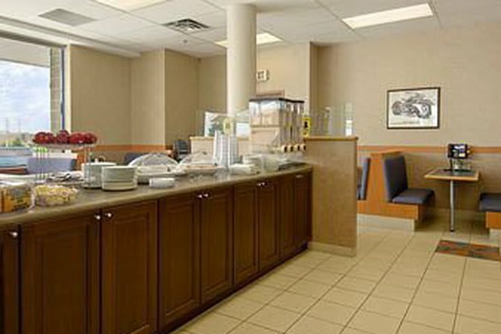Hotel Super 8 Mississauga