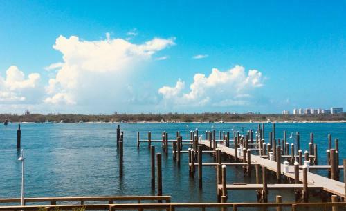 Hotel Dockside Inn & Resort