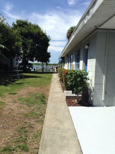 Hotel Dockside Inn & Resort