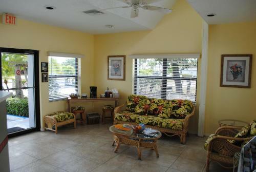 Hotel Dockside Inn & Resort
