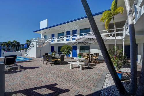 Hotel Blue Strawberry By The Sea