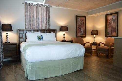 Posada Douglas House
