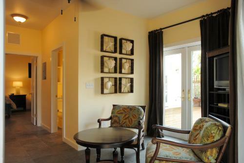 Posada Douglas House