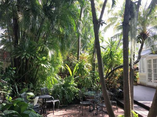 Posada Douglas House