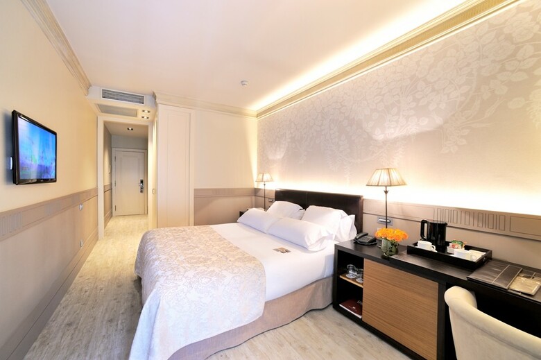 Hotel Duquesa De Cardona