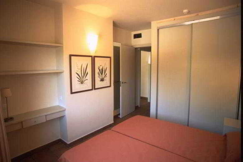 Ciutat De Palol Aparthotel