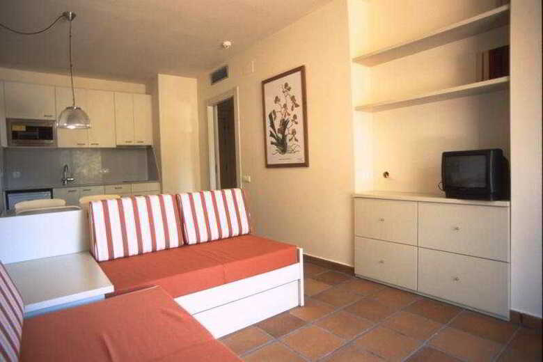 Ciutat De Palol Aparthotel
