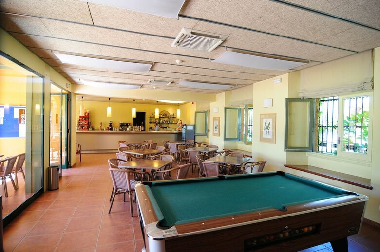 Ciutat De Palol Aparthotel