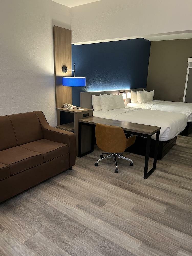 Hotel Comfort Suites