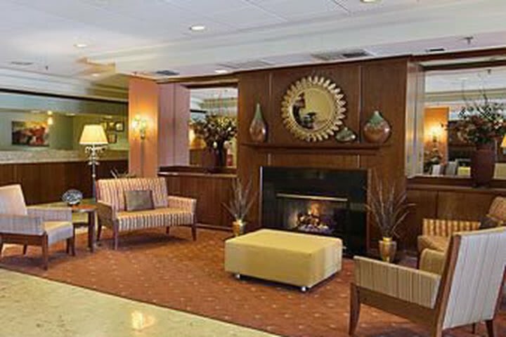 Hotel Ramada Airport Conference Center