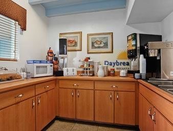 Hotel Days Inn And Suites Mainsail Oceanfront