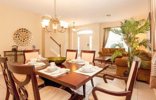 Spacious Vacation Home Rental House 77tb12