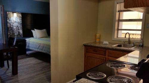 Driftwood Beach Motel