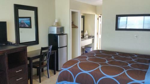 Driftwood Beach Motel