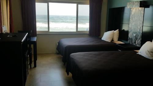 Driftwood Beach Motel