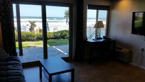 Driftwood Beach Motel