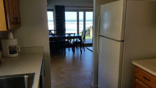 Driftwood Beach Motel