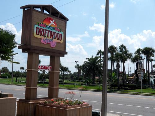 Driftwood Beach Motel