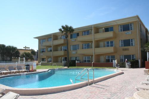 Driftwood Beach Motel