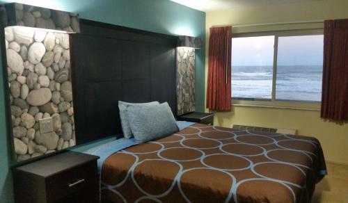 Driftwood Beach Motel