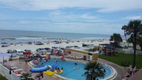 Driftwood Beach Motel