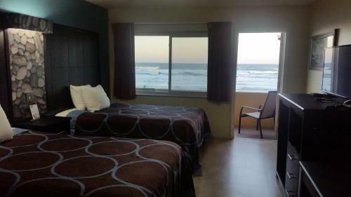 Driftwood Beach Motel