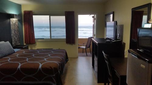 Driftwood Beach Motel
