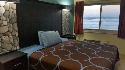 Driftwood Beach Motel