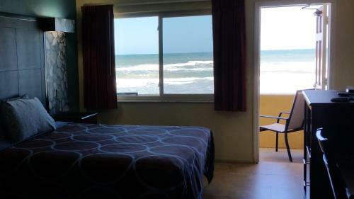 Driftwood Beach Motel