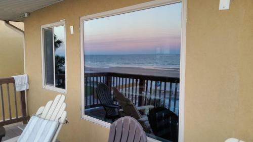 Driftwood Beach Motel