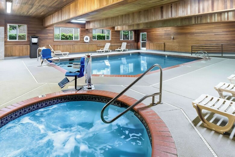 Hotel Comfort Suites Portland Airport