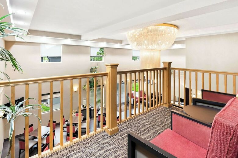 Hotel Comfort Suites Portland Airport
