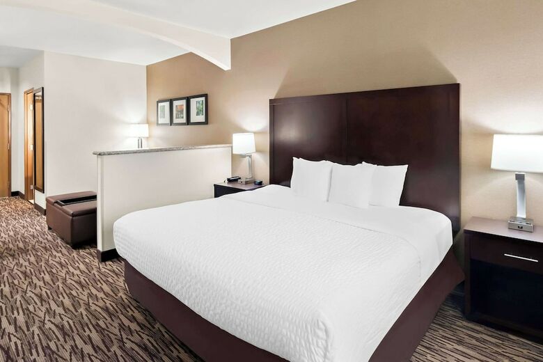 Hotel Comfort Suites Portland Airport