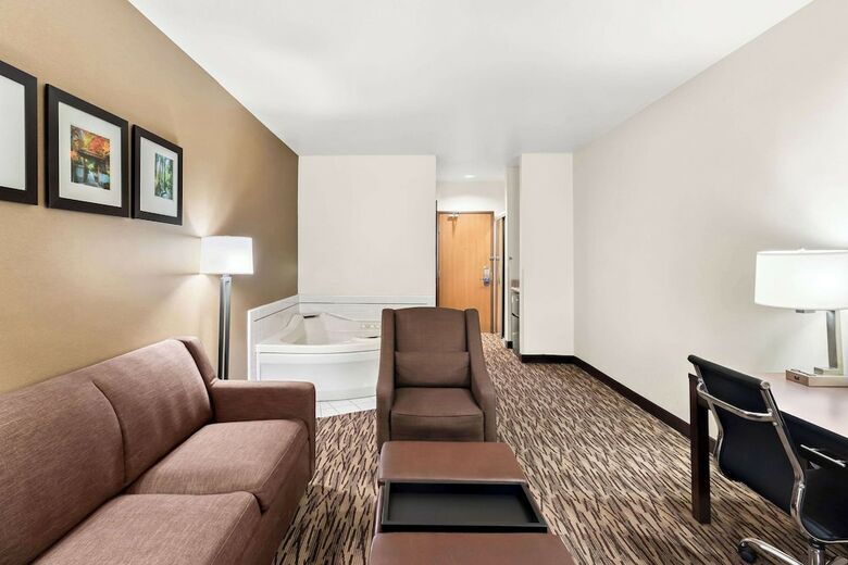 Hotel Comfort Suites Portland Airport