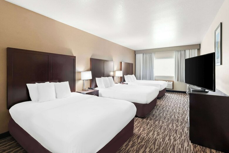 Hotel Comfort Suites Portland Airport