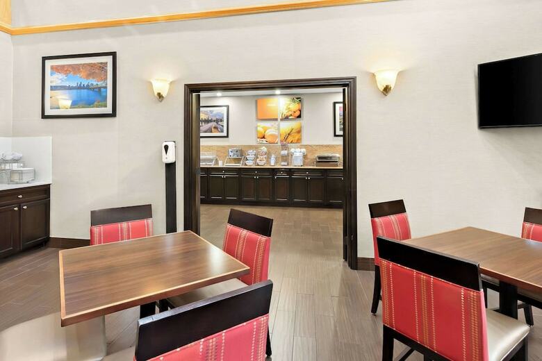 Hotel Comfort Suites Portland Airport