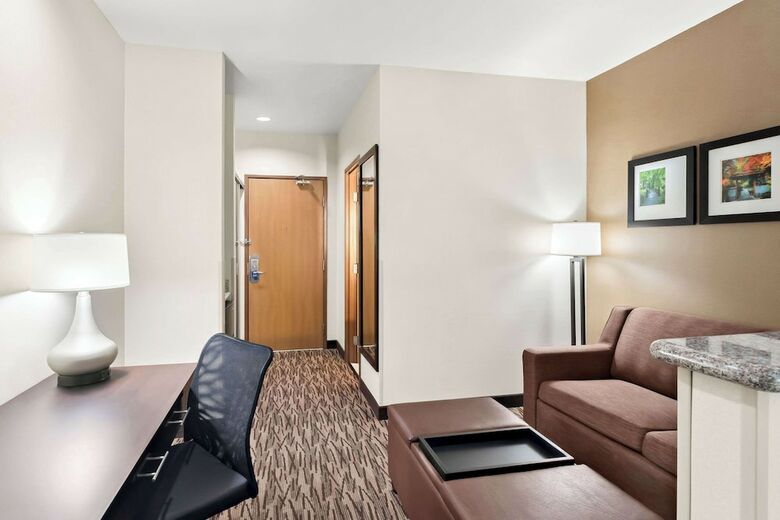 Hotel Comfort Suites Portland Airport