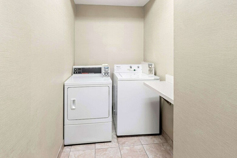 Hotel Comfort Suites Portland Airport
