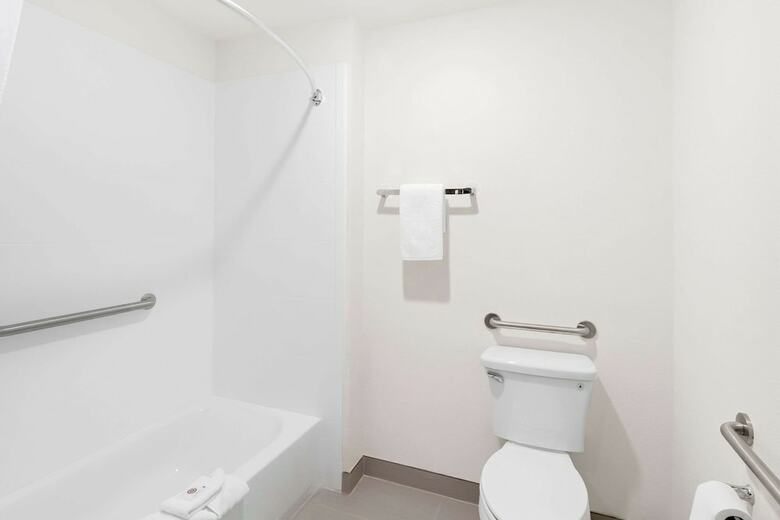 Hotel Comfort Suites Portland Airport