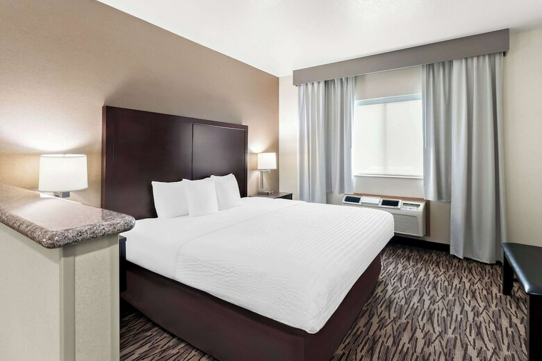 Hotel Comfort Suites Portland Airport