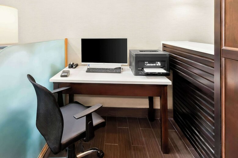 Hotel Comfort Suites Portland Airport