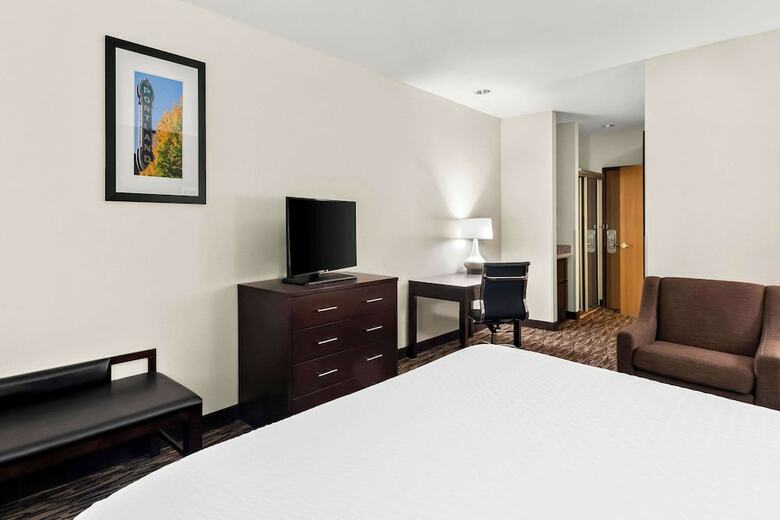 Hotel Comfort Suites Portland Airport