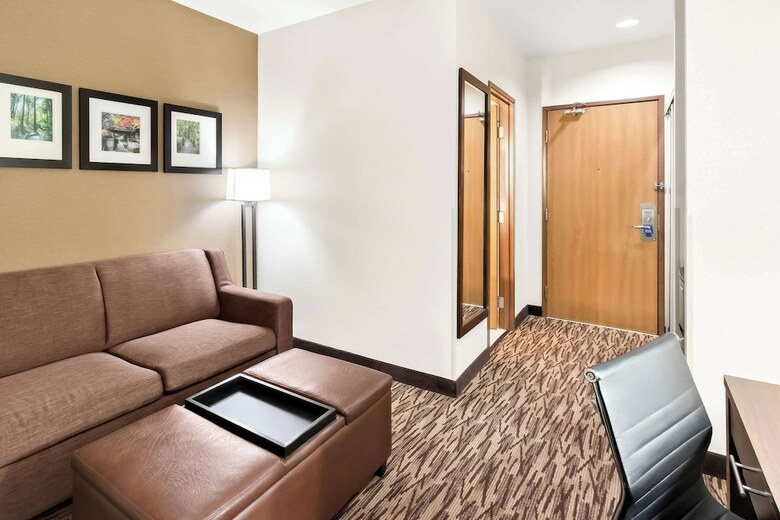 Hotel Comfort Suites Portland Airport